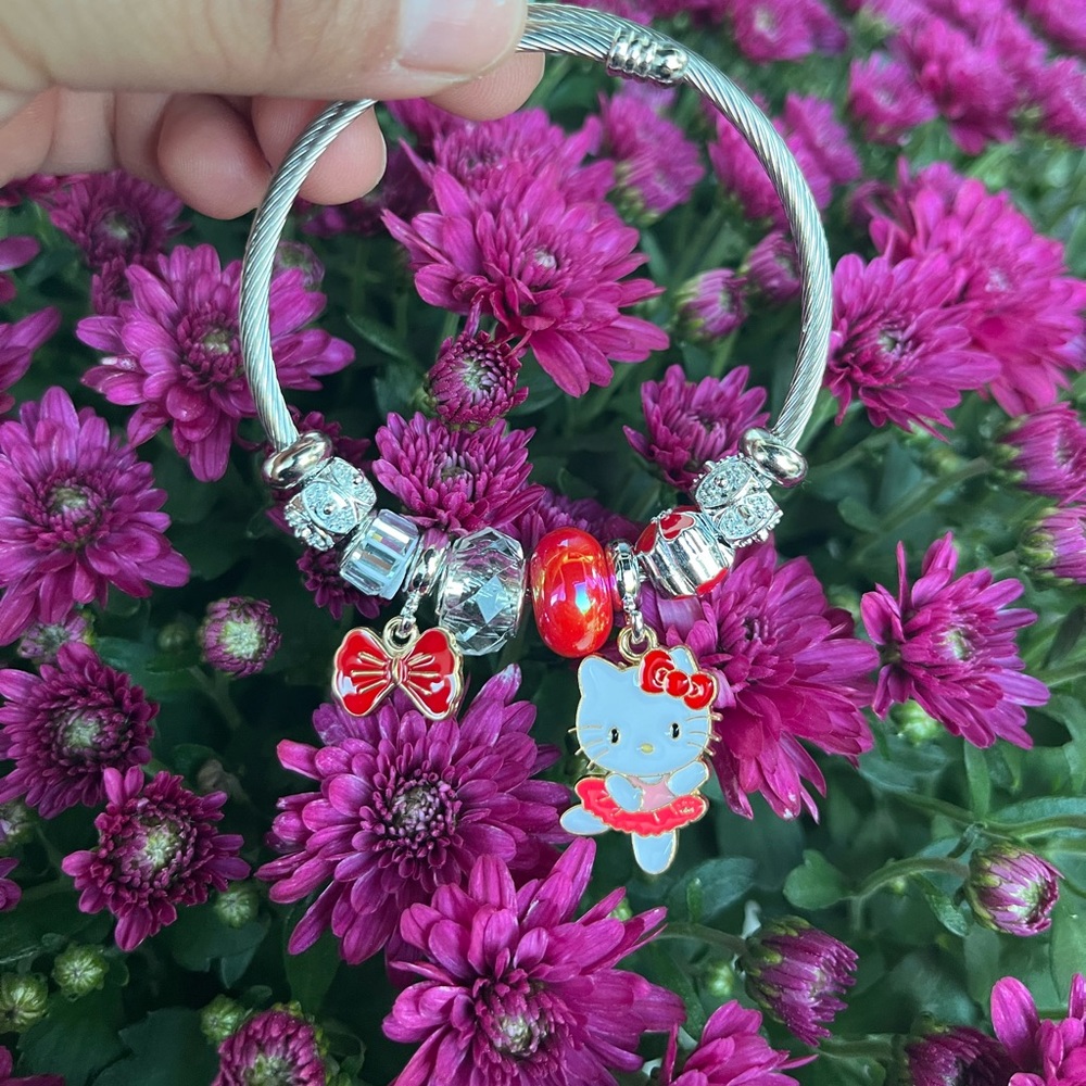 Hello kitty charm bracelet